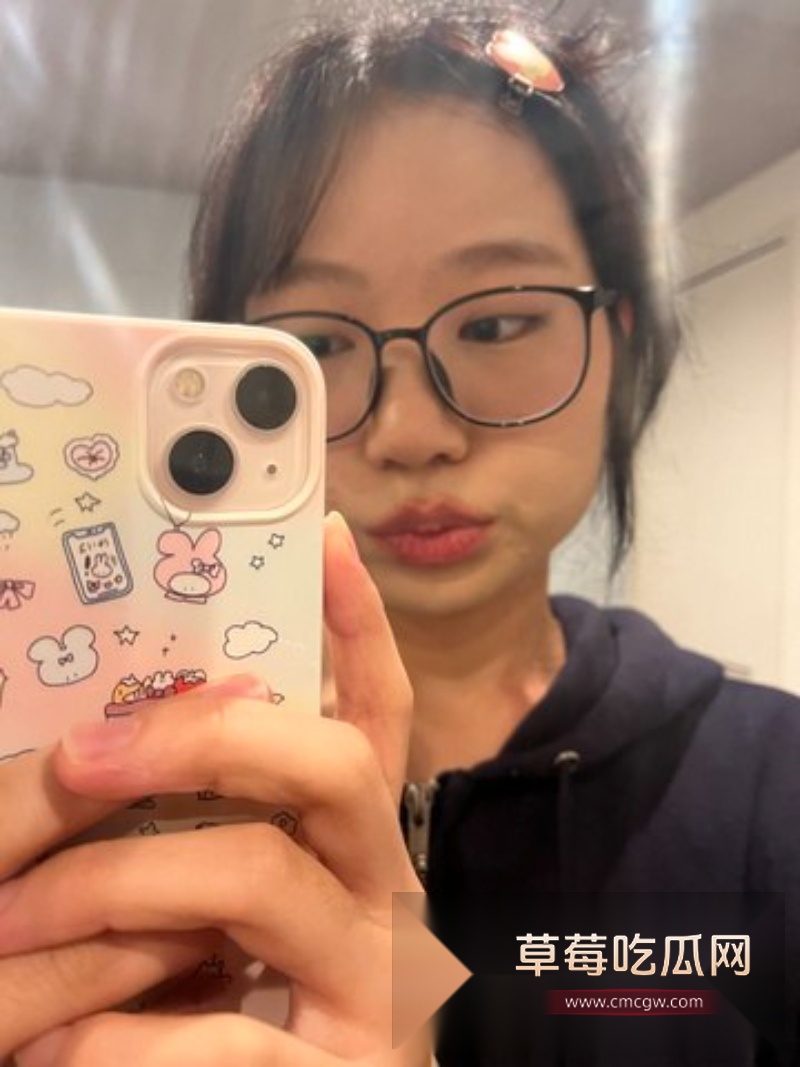 西安外国语大学王一冰女仆装 30 西安外国语大学王一冰女仆装 30