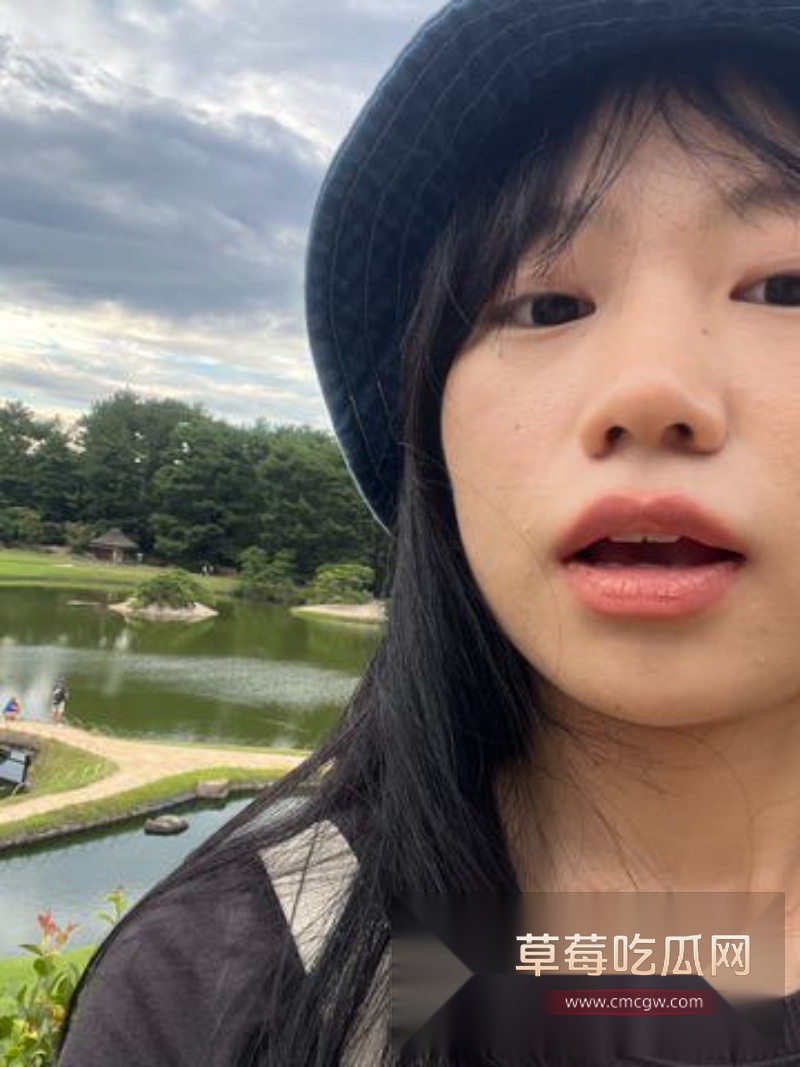 西安外国语大学王一冰女仆装 36 西安外国语大学王一冰女仆装 36