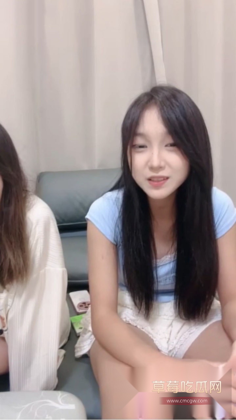 粉嫩学生妹被多人轮番蹂躏 3