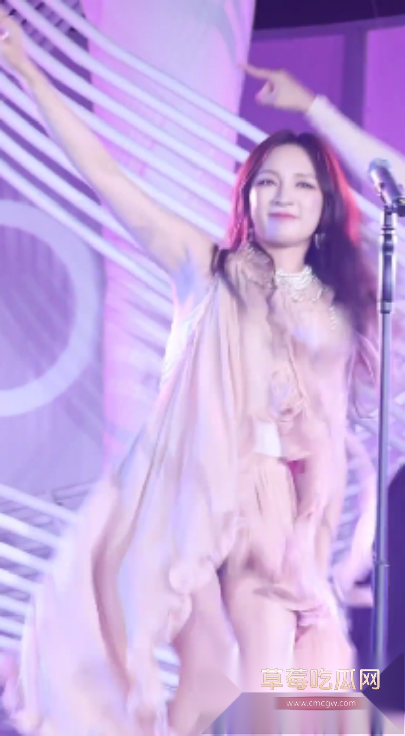 娱乐圈演员 孟佳 开启擦边赛道  3