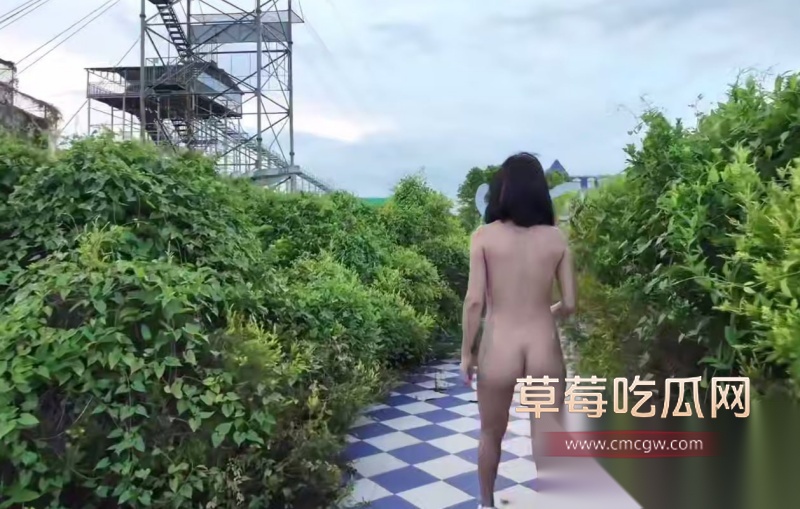 cikaimoon 废弃游乐场全裸闲逛 2