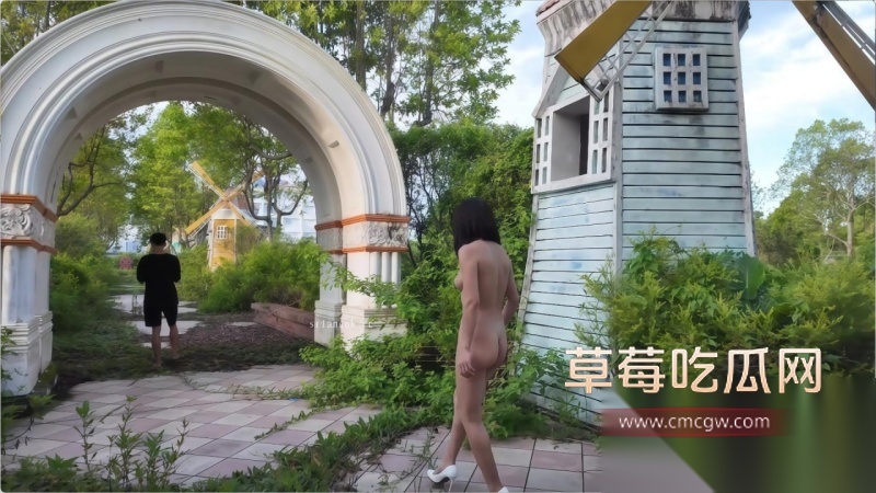 cikaimoon 废弃游乐场全裸闲逛 4