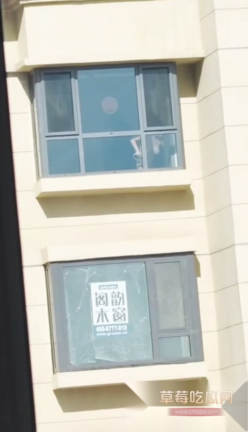 女子在家全裸打扫卫生 1 女子在家全裸打扫卫生 1