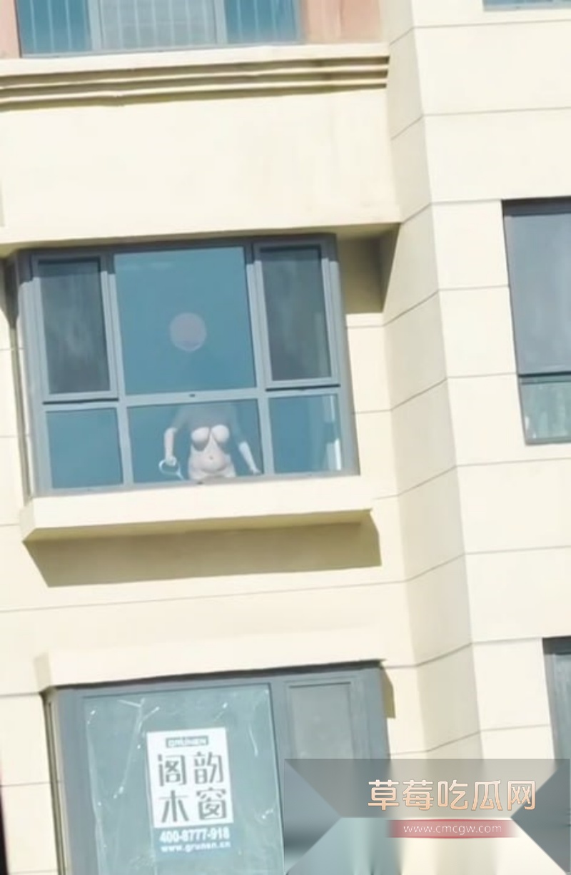 女子在家全裸打扫卫生 5 女子在家全裸打扫卫生 5