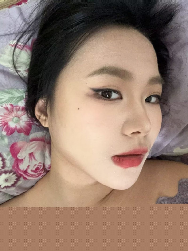 小骚妻被绿帽老公曝光性爱视频1 小骚妻被绿帽老公曝光性爱视频1