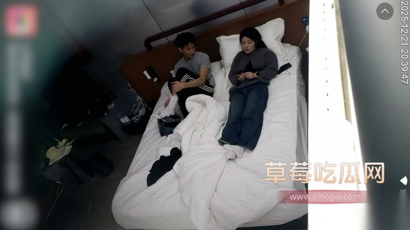 偷拍纯欲御姐美女床上反差感强烈 19