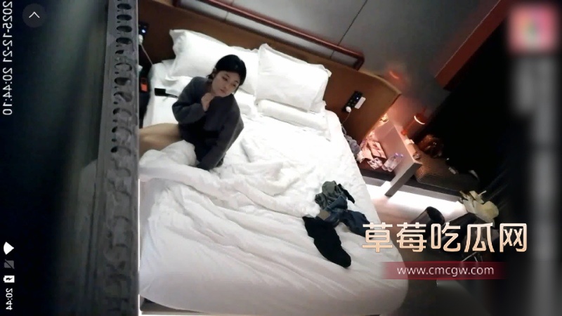 偷拍纯欲御姐美女床上反差感强烈 2