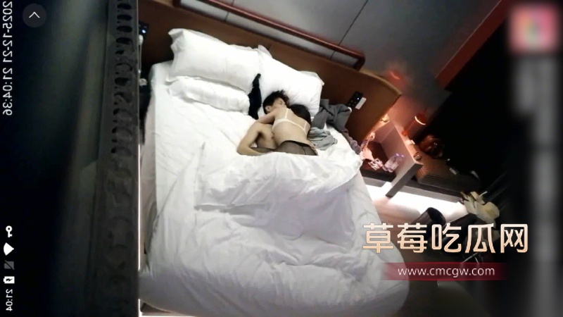 偷拍纯欲御姐美女床上反差感强烈 6