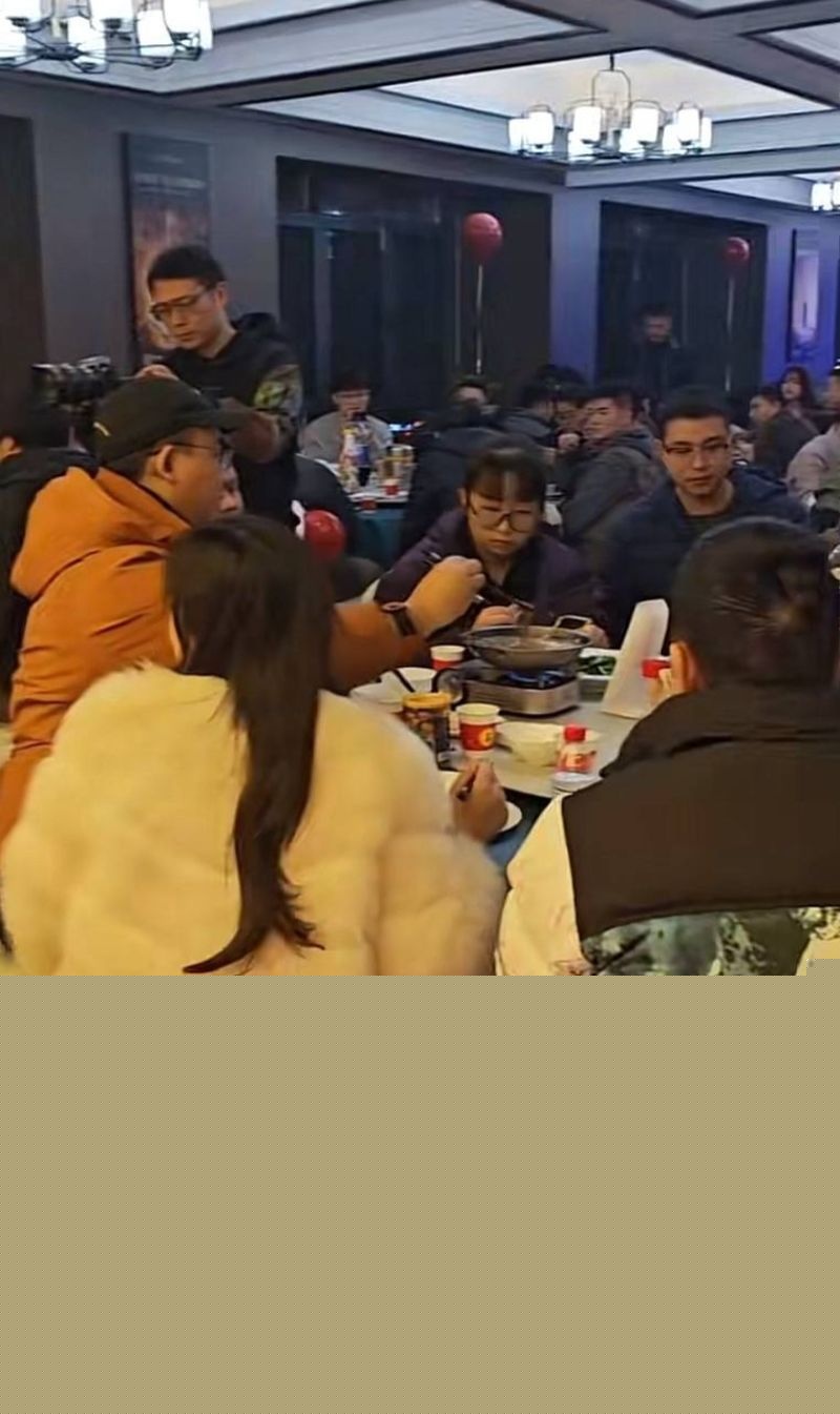 常州极氪年会现场发放小蓝丸4