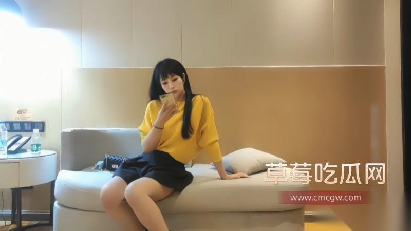 鸭哥探花精品作之黄衣00后 2