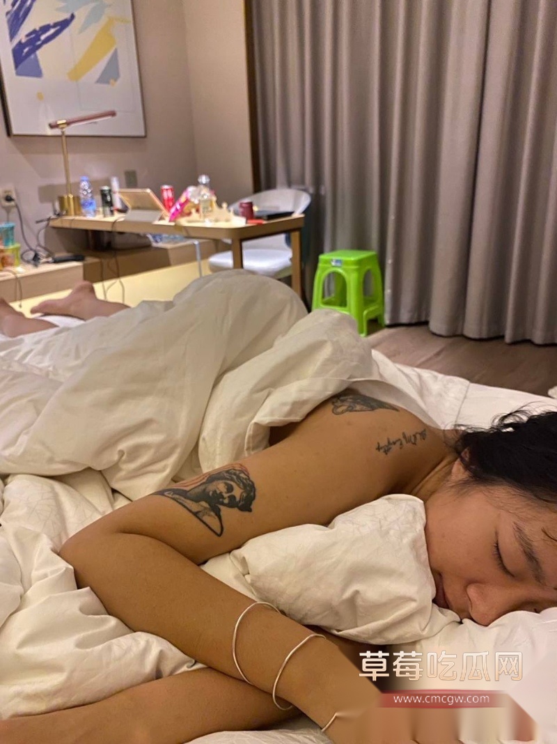 四川资中县小学教师彭麒融私密性爱视频 6