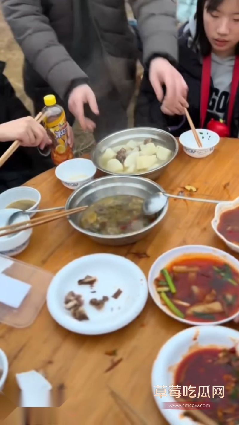 抖音重庆呆呆杀猪家门口人山人海11 抖音重庆呆呆杀猪家门口人山人海11