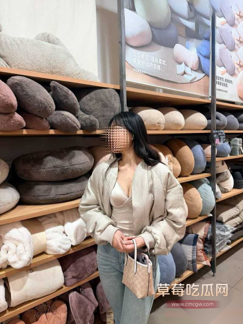 拿下自己的骚货堂姐 20 拿下自己的骚货堂姐 20