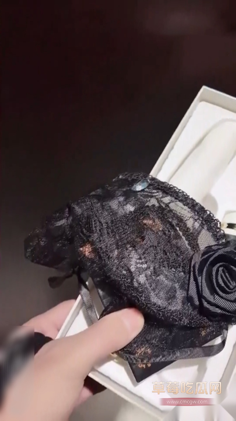 拿下自己的骚货堂姐 4 拿下自己的骚货堂姐 4