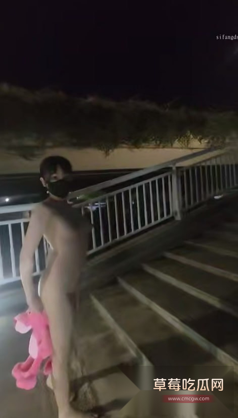 TonyJ和贝贝顶级露出艺术家餐厅内疯狂露出 3