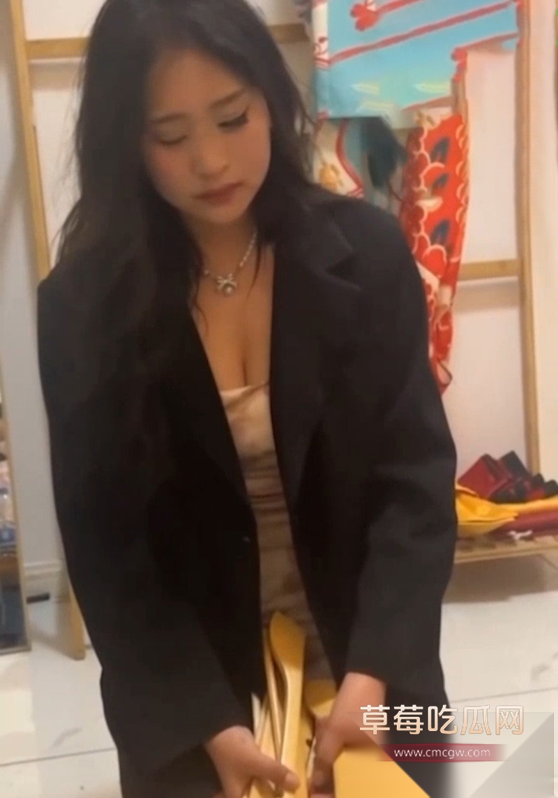 甘肃黑衣女大学生 1