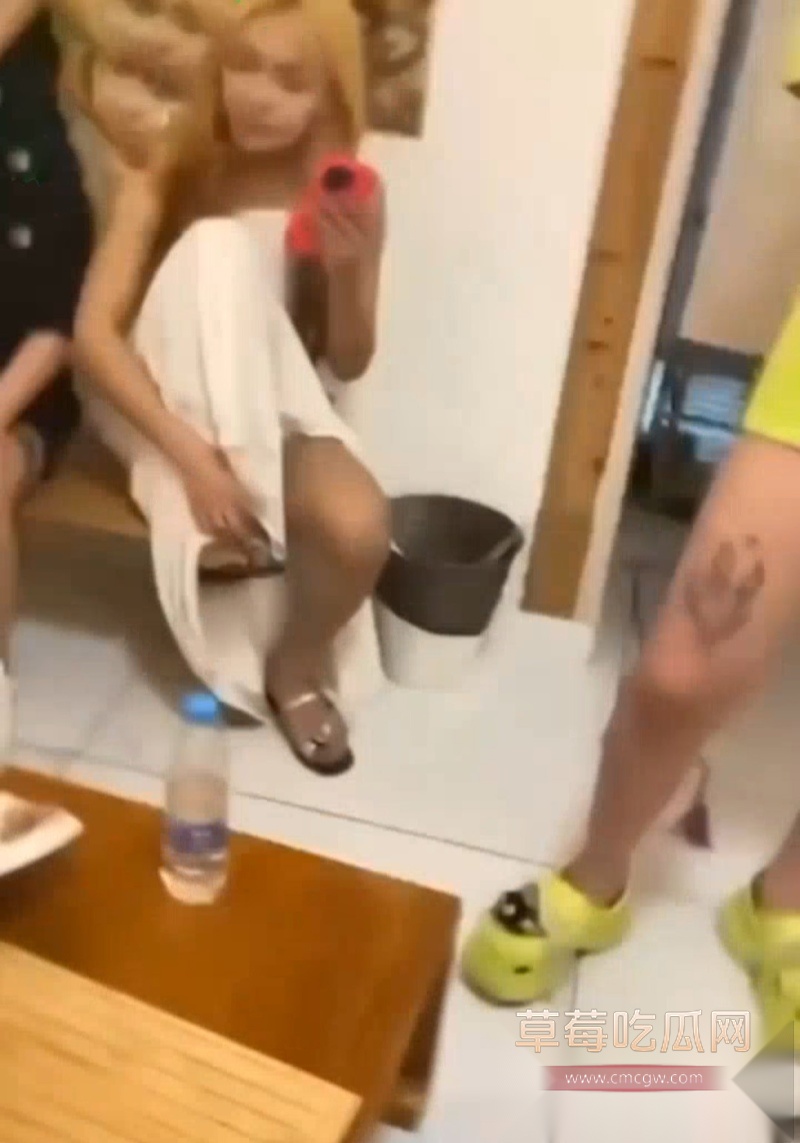 甘肃黑衣女大学生 3