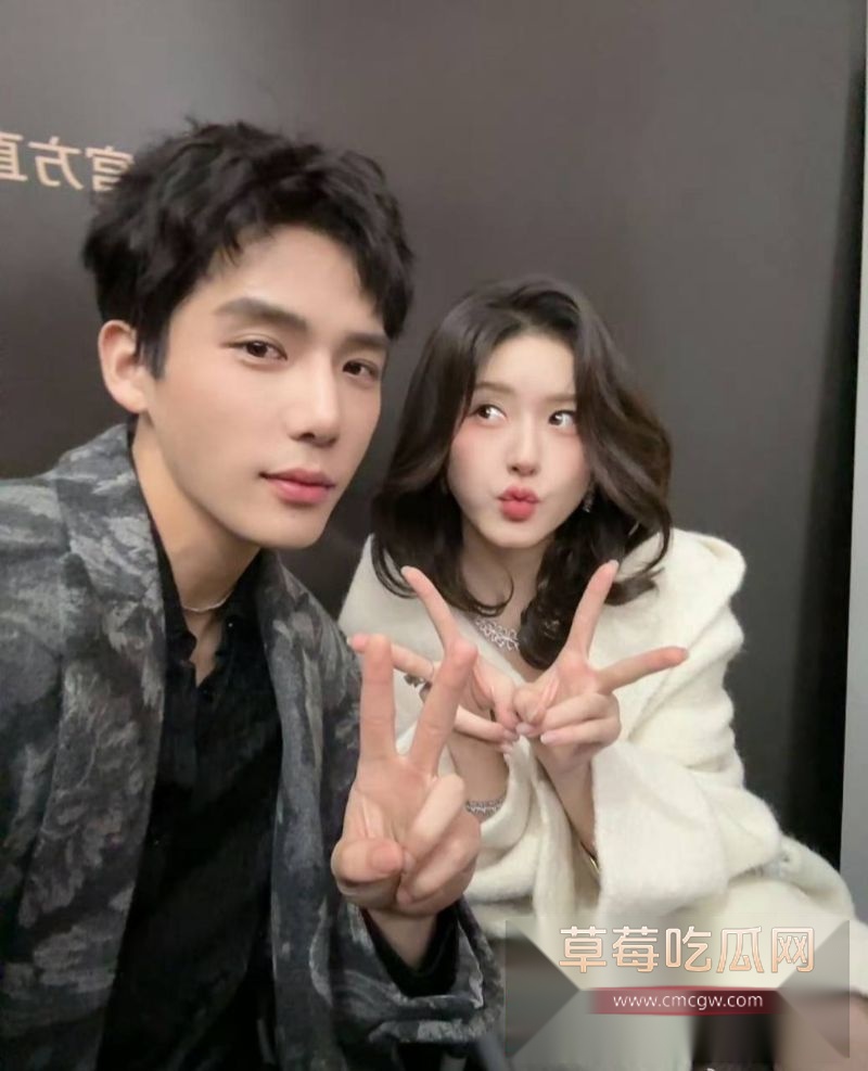 王安宇与关晓彤等女明星的亲密合照9