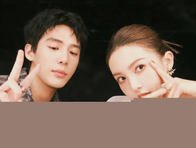 王安宇与关晓彤等女明星的亲密合照12