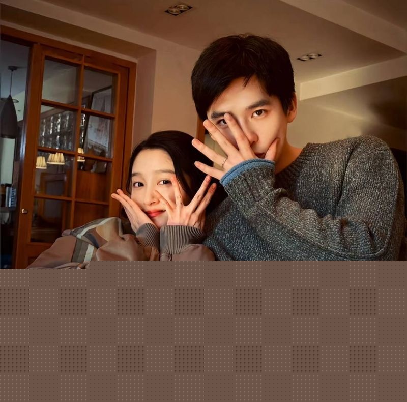 王安宇与关晓彤等女明星的亲密合照19