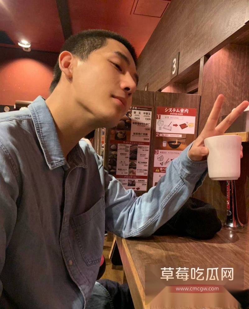 王安宇与关晓彤等女明星的亲密合照20