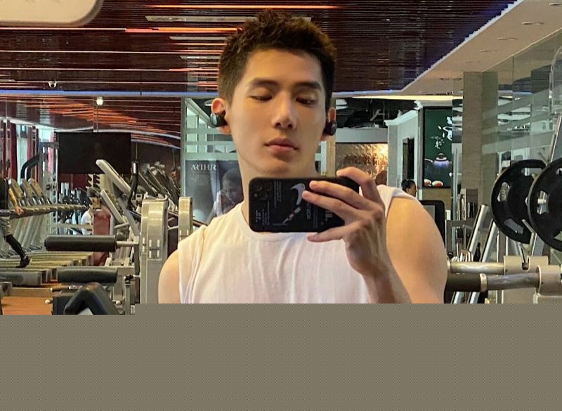 王安宇与关晓彤等女明星的亲密合照23