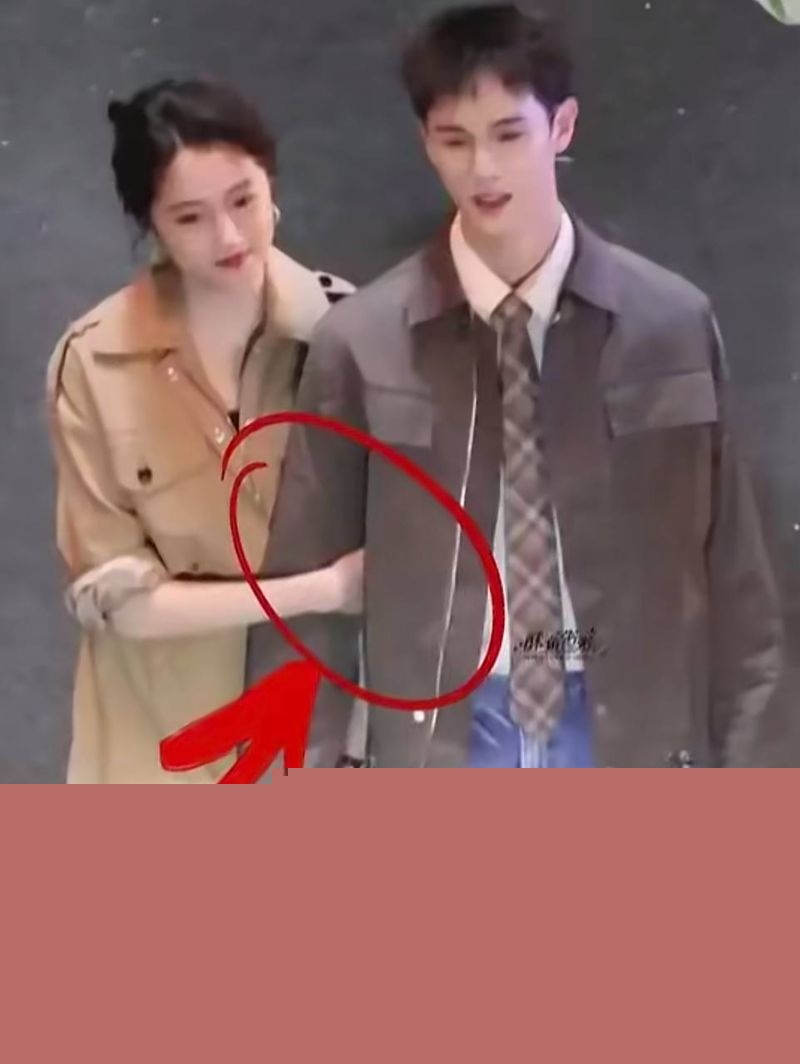 王安宇与关晓彤等女明星的亲密合照28