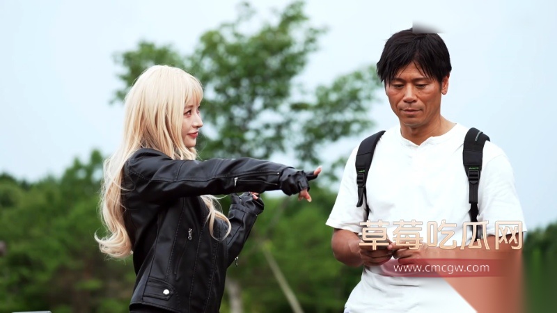 骑着大排量摩托的辣妹车手 3