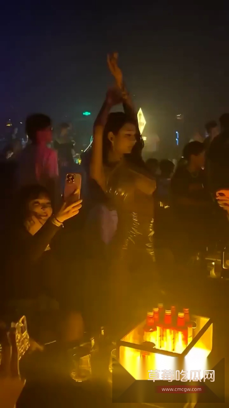 商K淫乱生活合集 1 商K淫乱生活合集 1