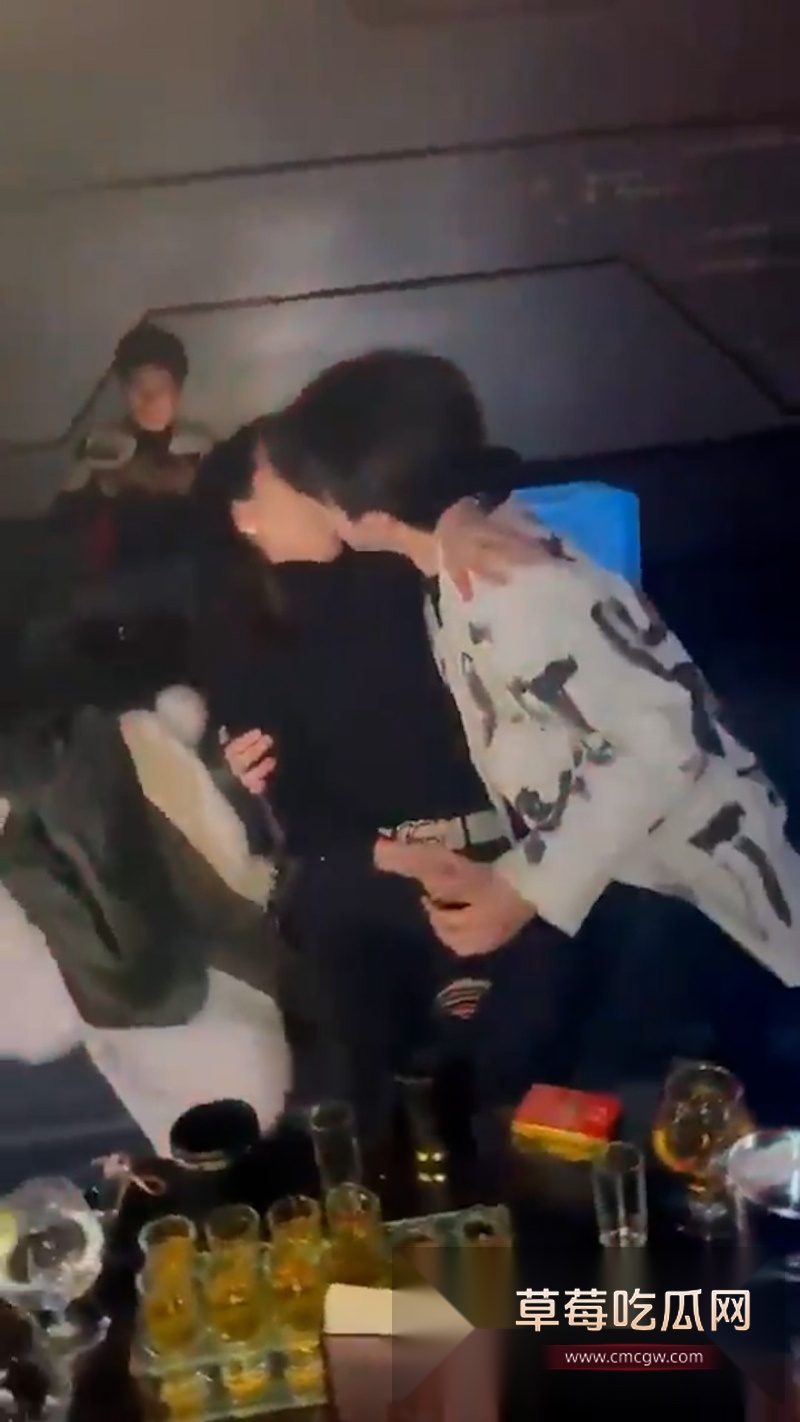 商K淫乱生活合集 4 商K淫乱生活合集 4