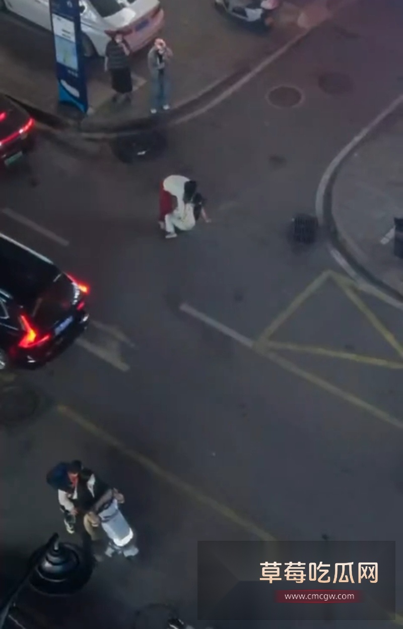 福建平潭大马路街头抓小三现场 5