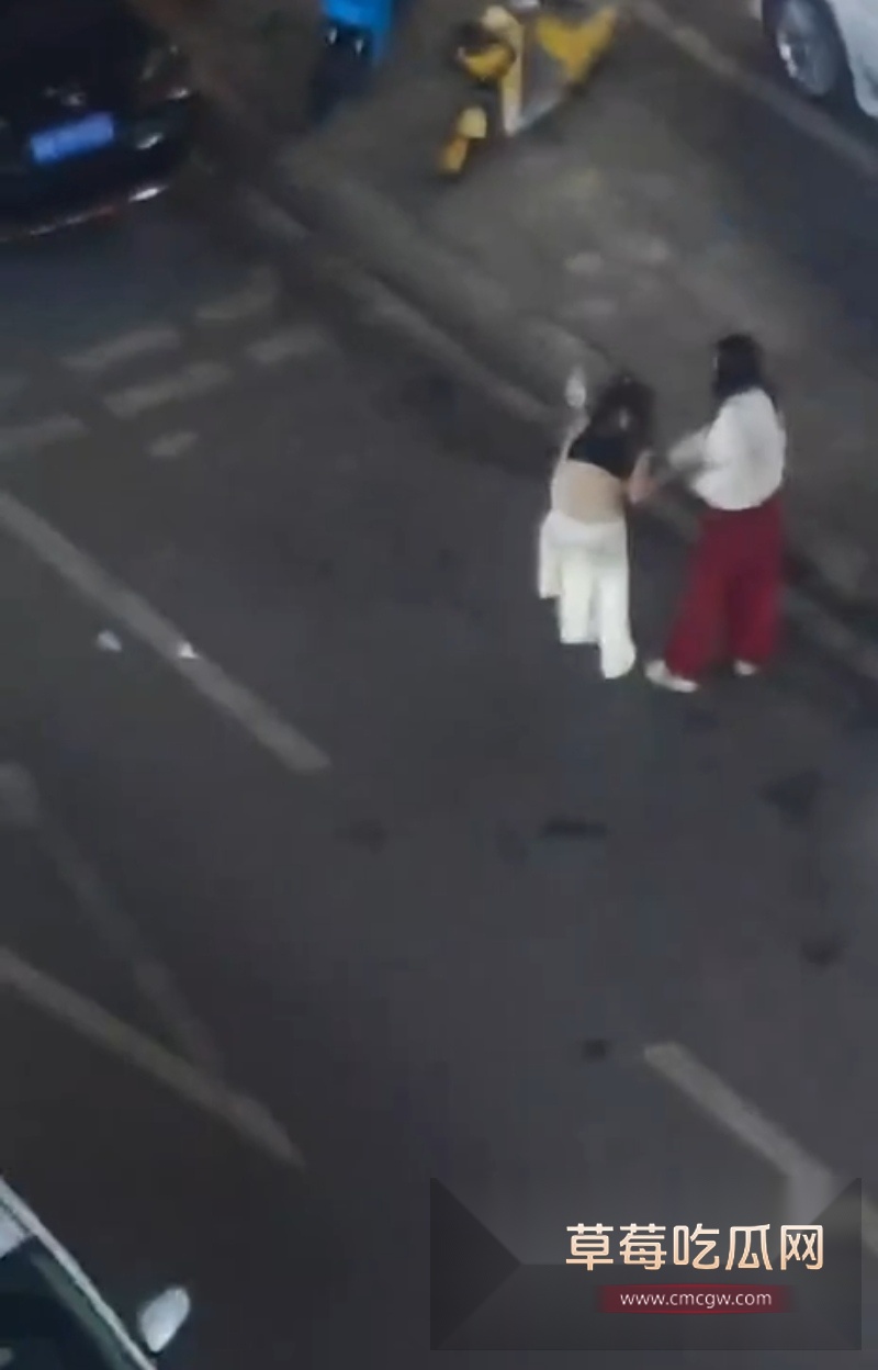 福建平潭大马路街头抓小三现场 7
