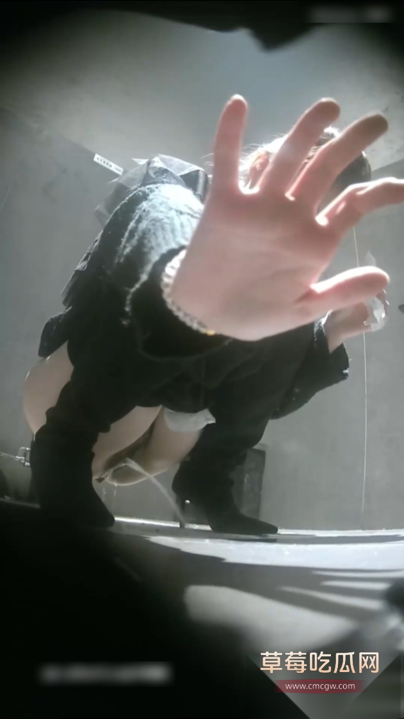 酒吧最新流出逼脸同框偷拍 14 酒吧最新流出逼脸同框偷拍 14