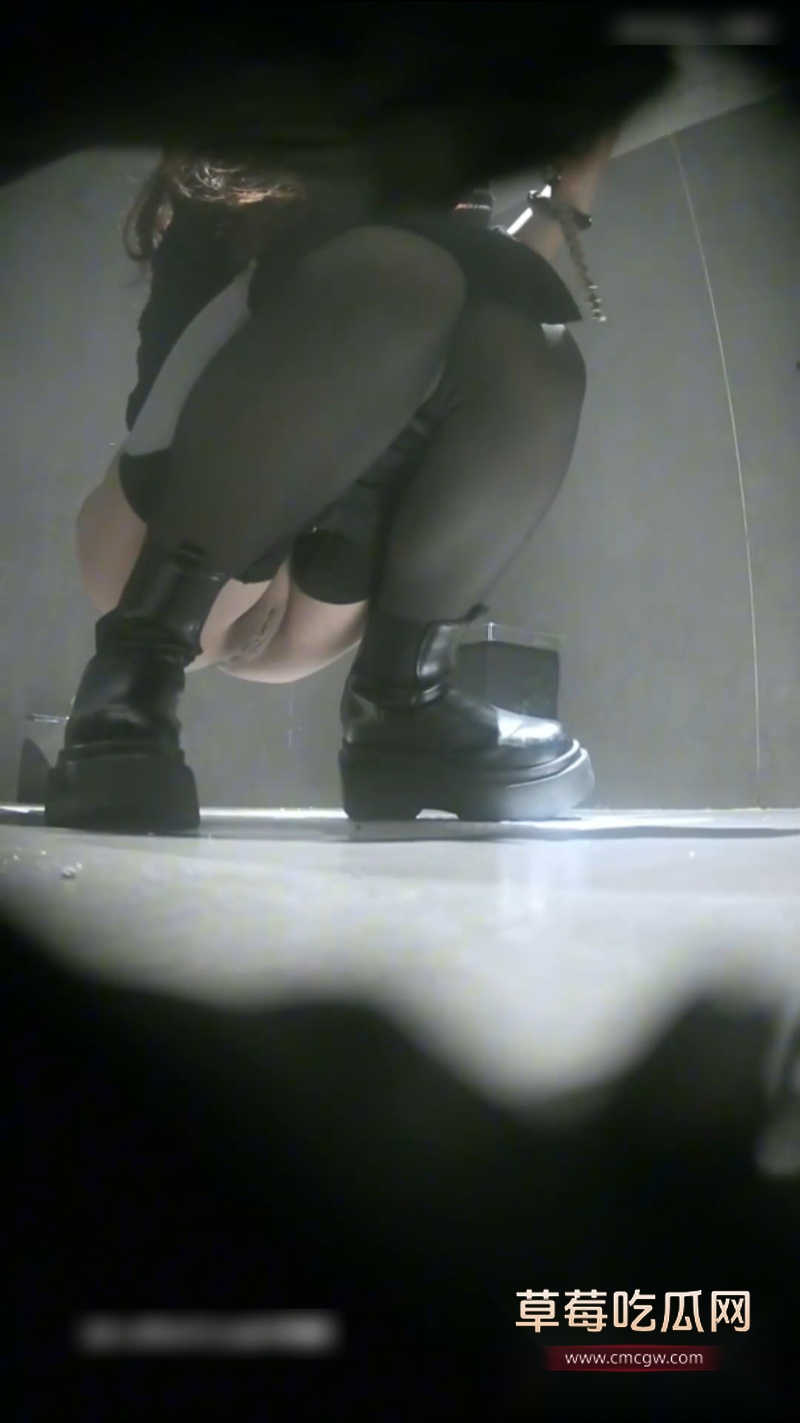 酒吧最新流出逼脸同框偷拍 19 酒吧最新流出逼脸同框偷拍 19