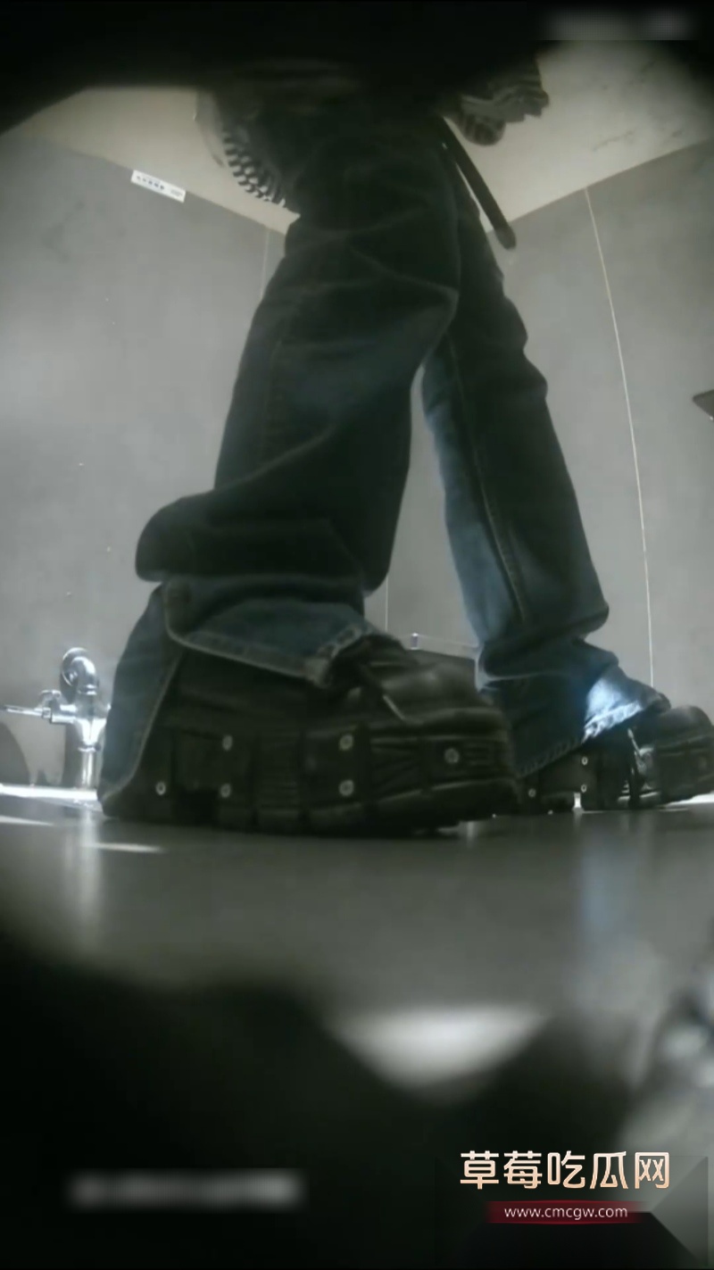 酒吧最新流出逼脸同框偷拍 20 酒吧最新流出逼脸同框偷拍 20