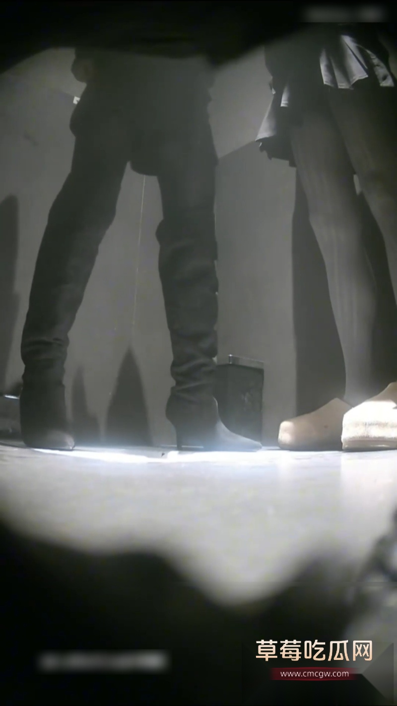 酒吧最新流出逼脸同框偷拍 28 酒吧最新流出逼脸同框偷拍 28