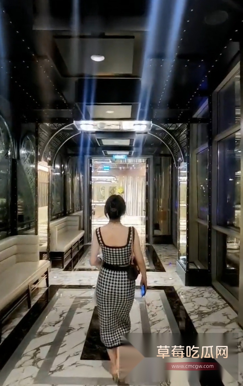 推特巨骚少妇母狗看见季节 5 推特巨骚少妇母狗看见季节 5