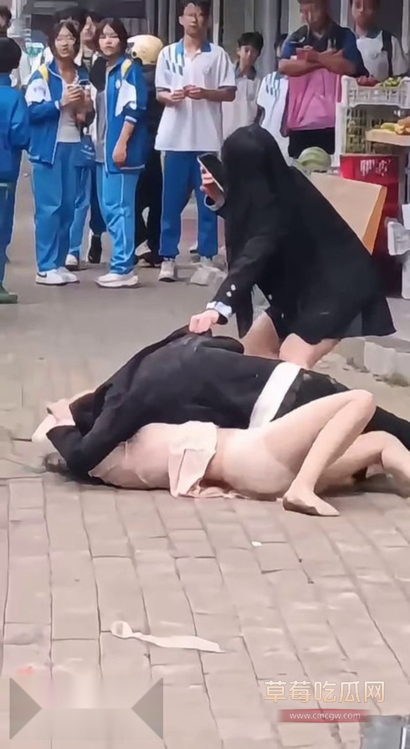 醉酒男子光天化日之下精虫上脑2 醉酒男子光天化日之下精虫上脑2