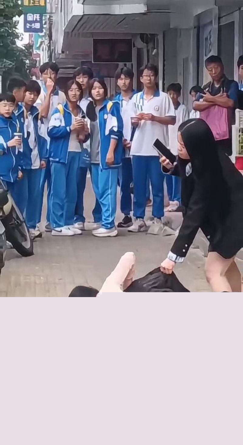 醉酒男子光天化日之下精虫上脑4 醉酒男子光天化日之下精虫上脑4