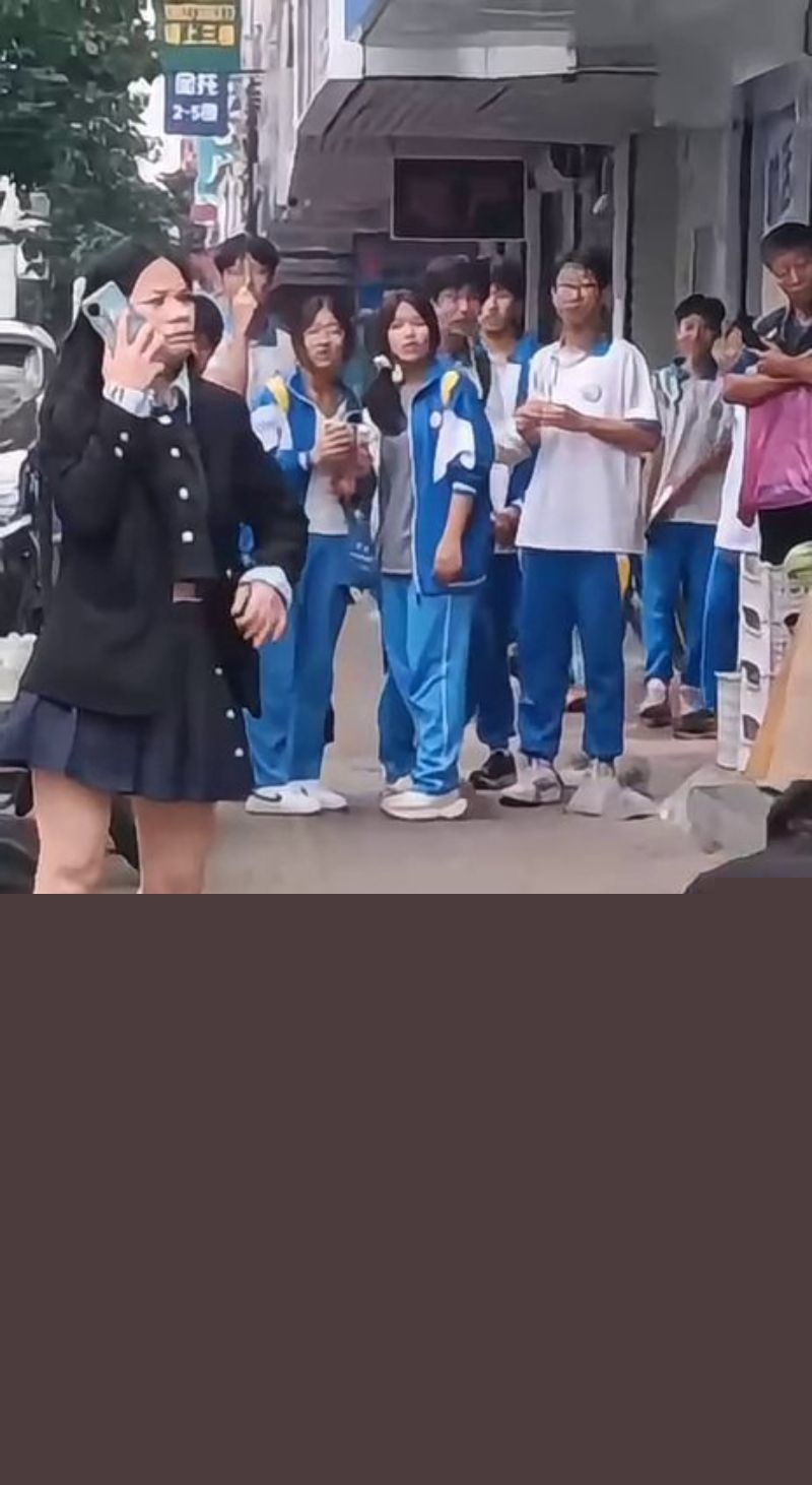 醉酒男子光天化日之下精虫上脑5 醉酒男子光天化日之下精虫上脑5