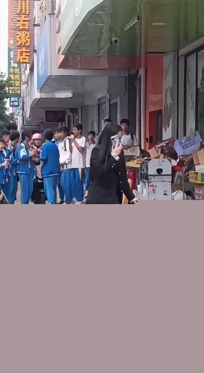 醉酒男子光天化日之下精虫上脑7 醉酒男子光天化日之下精虫上脑7