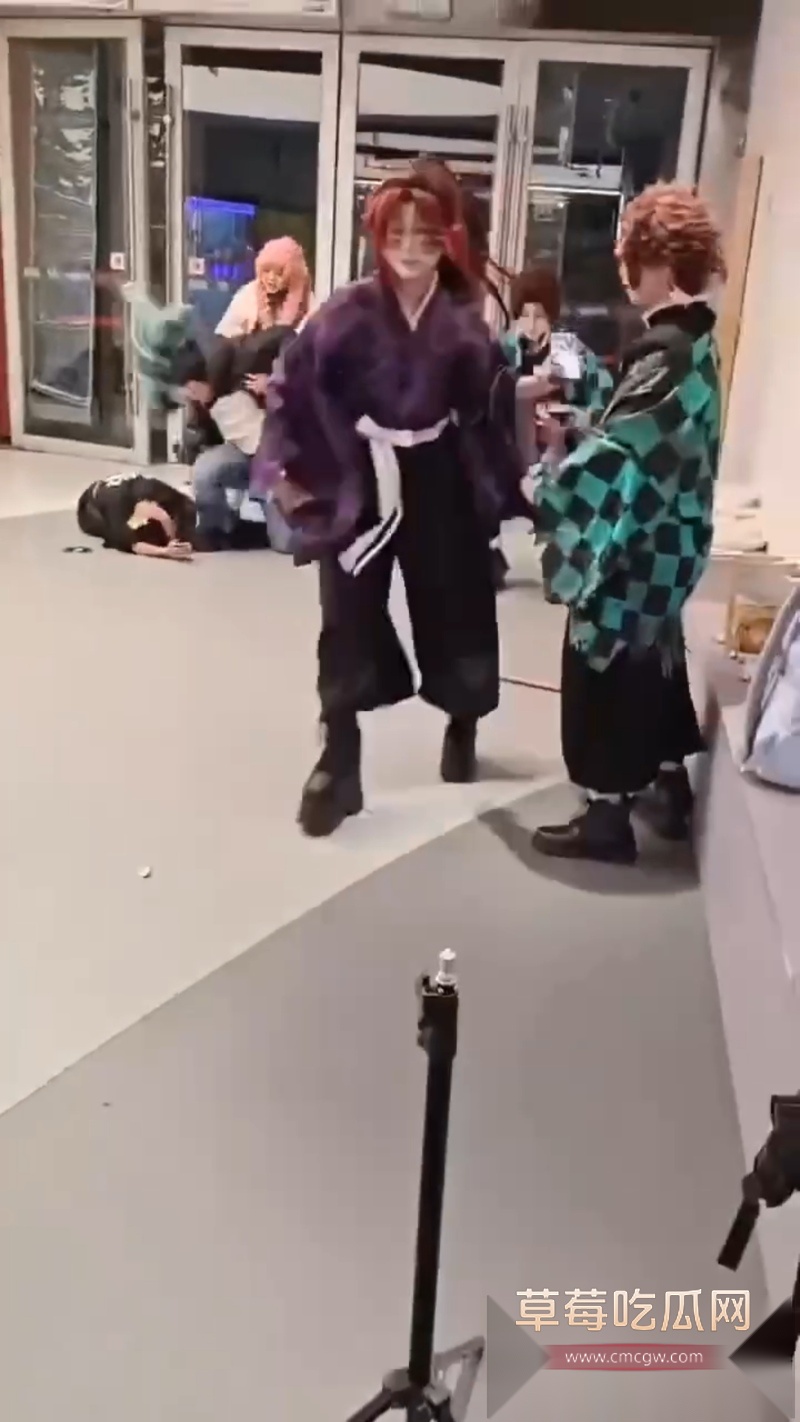 四川天府红摄影打人事件 7 四川天府红摄影打人事件 7