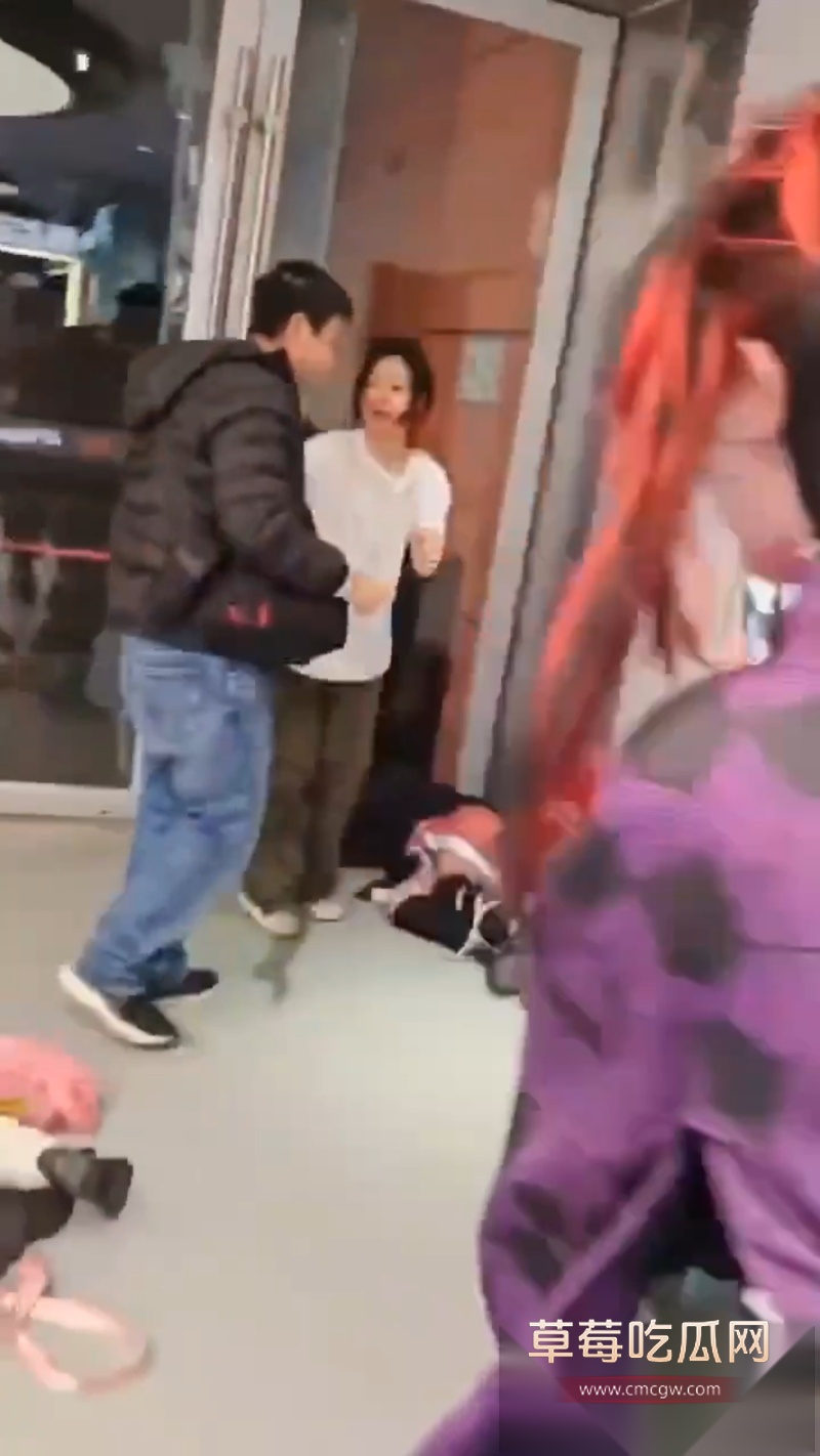 四川天府红摄影打人事件 8 四川天府红摄影打人事件 8