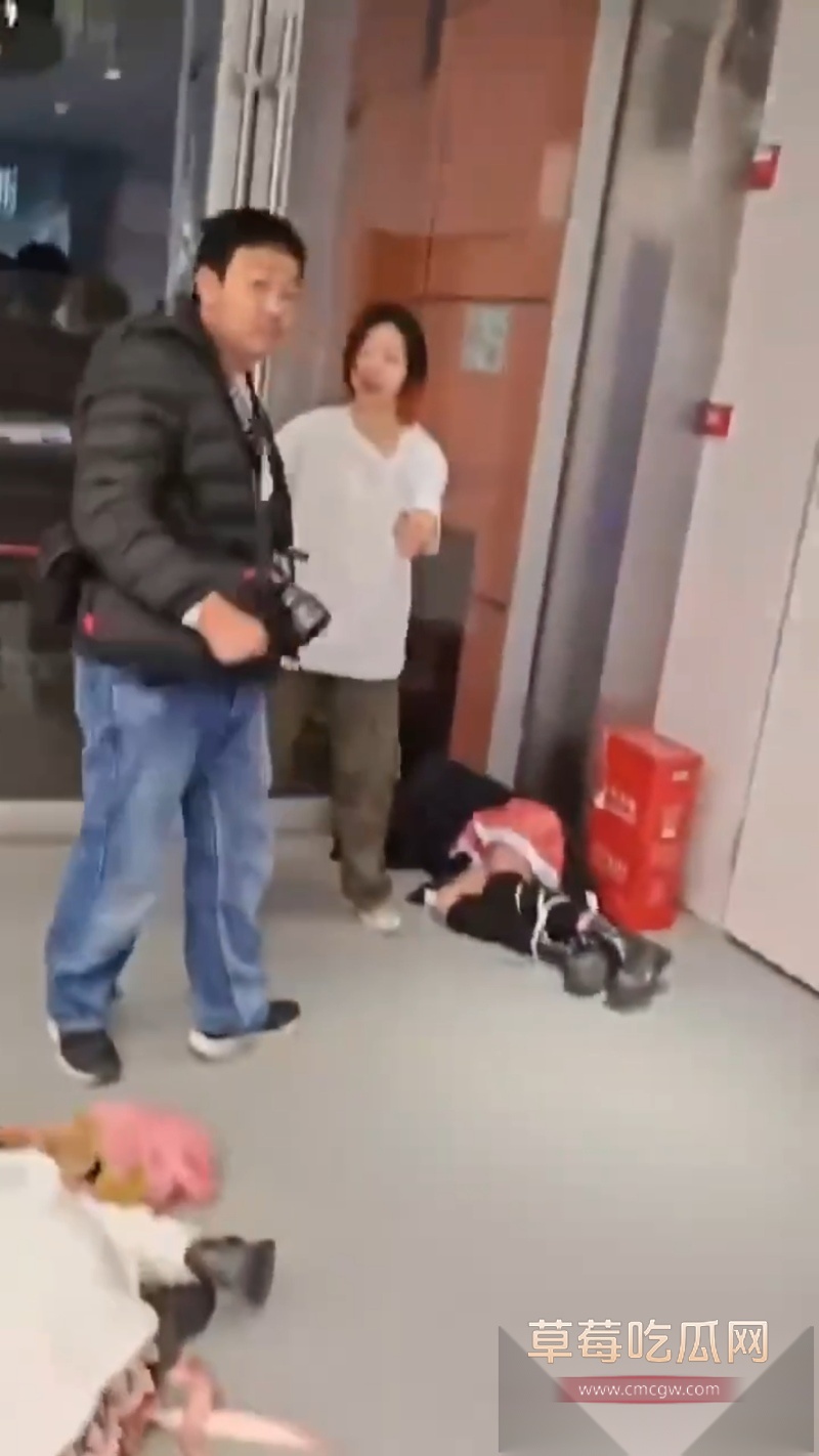 四川天府红摄影打人事件 9 四川天府红摄影打人事件 9