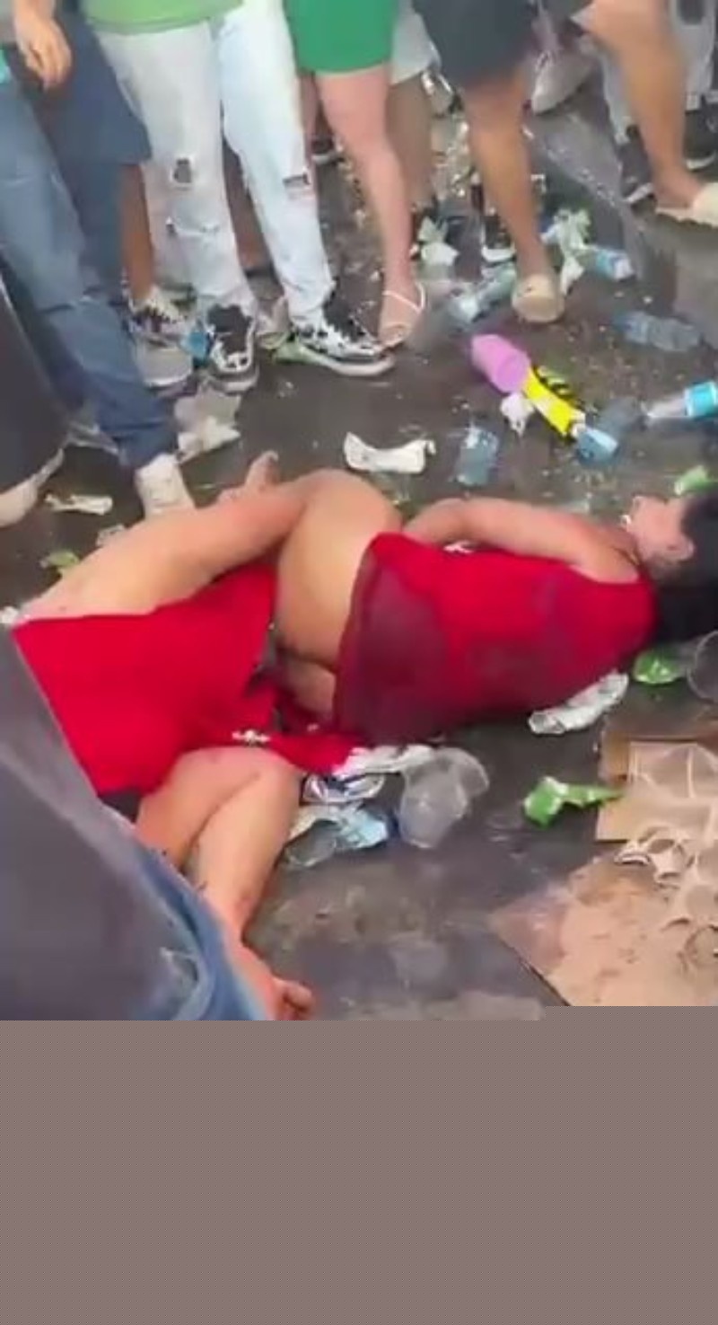 两个女的街头扭打成一团2 两个女的街头扭打成一团2