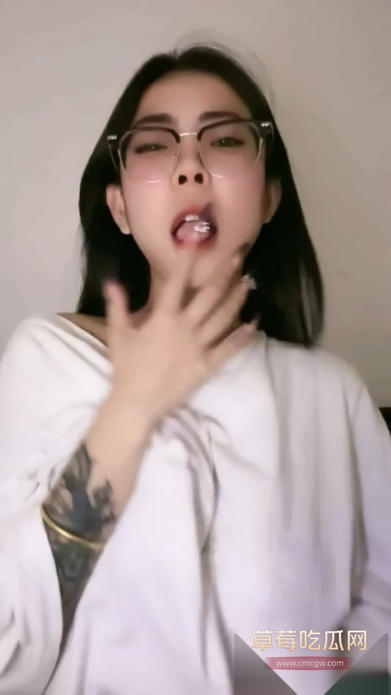 极品四眼纹身妹妮寇1v1 3