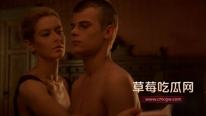意大利1985经典情色片《爱的阴暗面》 8