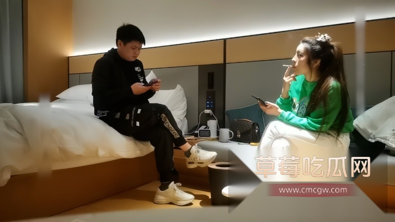 白衣少妇跪地口交 2 白衣少妇跪地口交 2