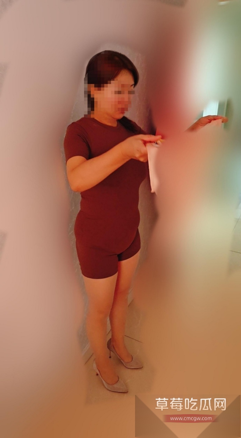 海角社区 爆操丝袜高跟丰韵熟女领导 2