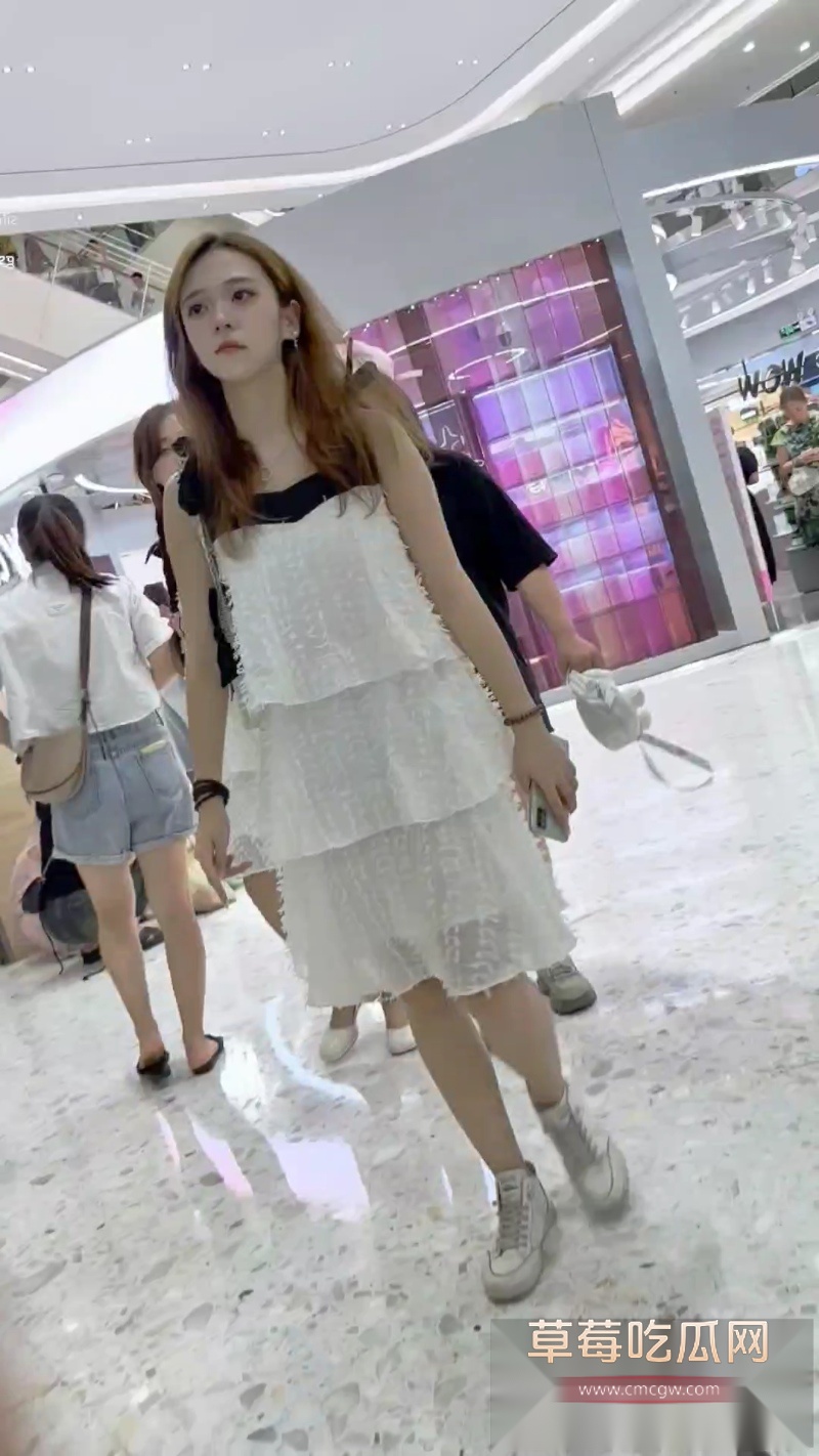 双胞胎学生妹逛街 3